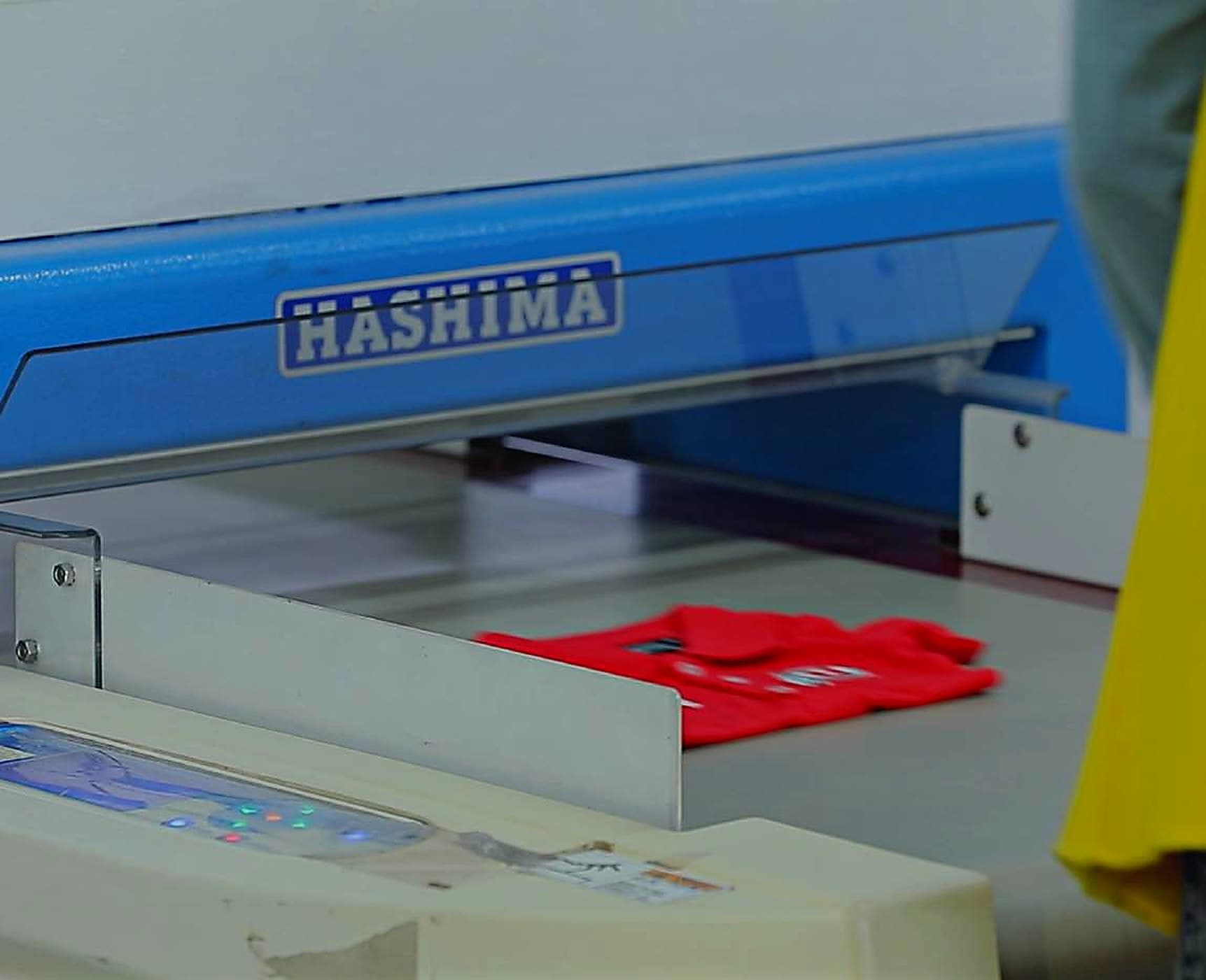 Hashima metal detection machine scanning a garment